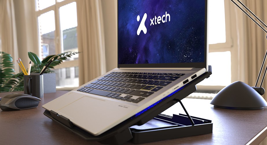 Xtech - Notebook stand - 15.6" black w blue LED XTA-156