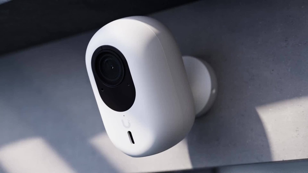 Ubiquiti - Surveillance camera - Indoor / Outdoor - UVC-AI-Dome-W All-weather vand